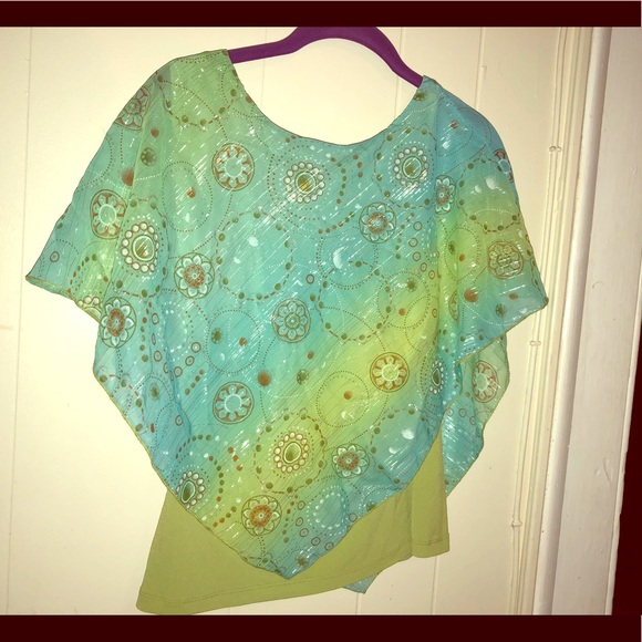 California Waves Tops - Beautiful and delicate blouse